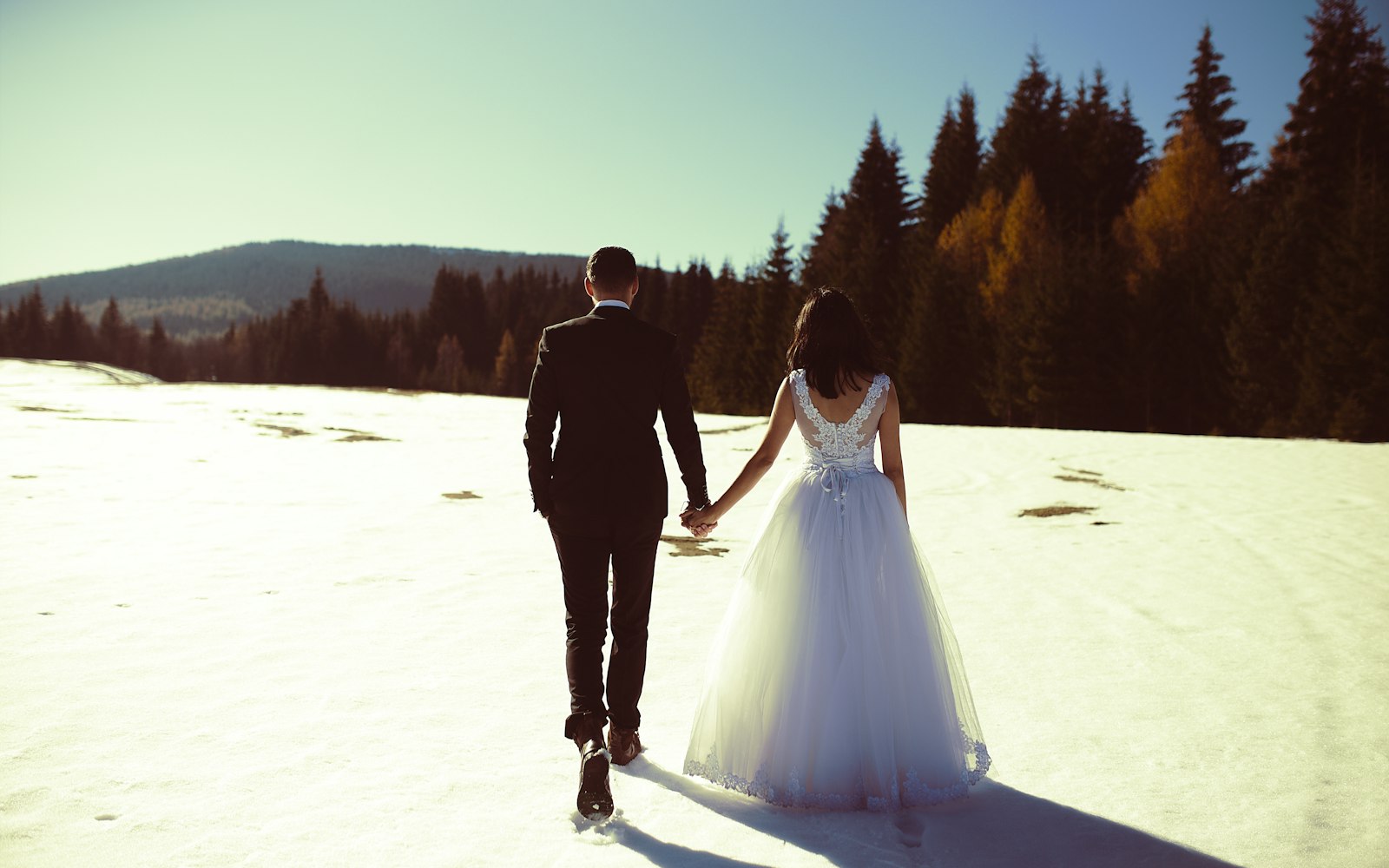 21 Winter Wedding Ideas for a Cozy Southwestern Ontario Celebration