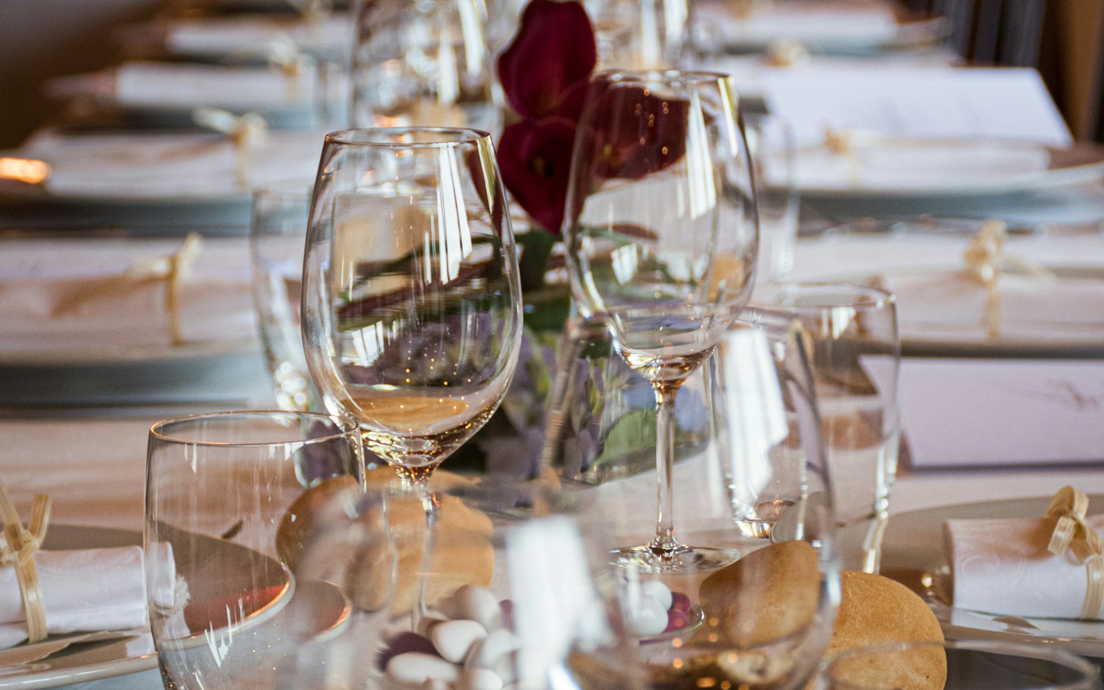How much does wedding catering cost per person in Ontario?