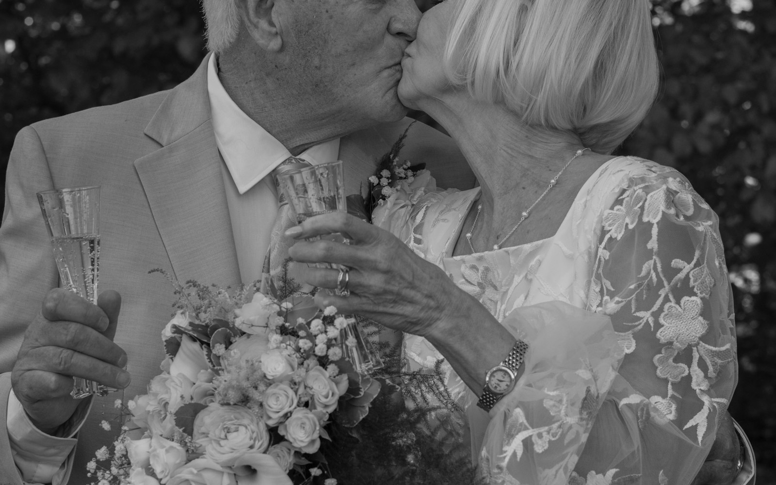 How to Plan a 50th Anniversary Party: A Step-by-Step Guide